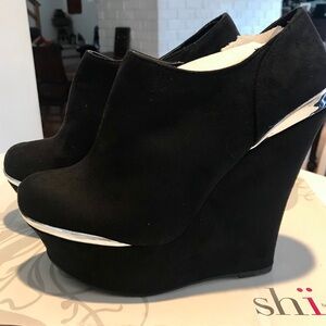 New Shï by Journeys Black Suede Side Zip Platform Wedged Ankle Boots Women Size